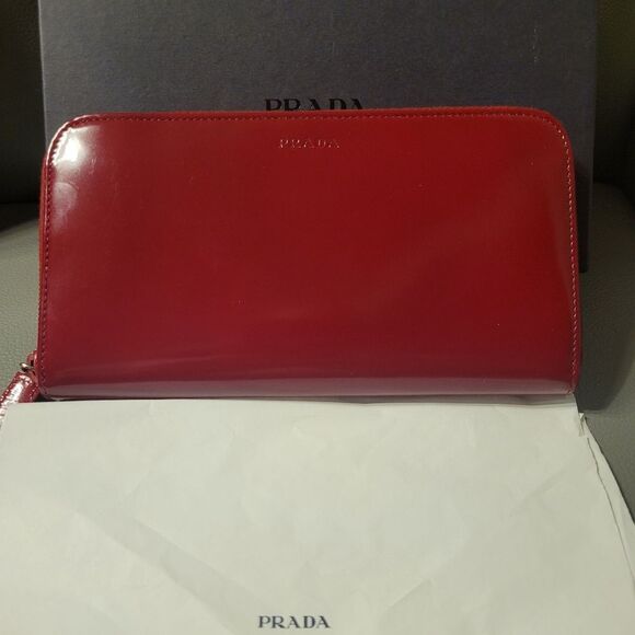 Prada Red Leather Wallet. - Picture 2 of 9